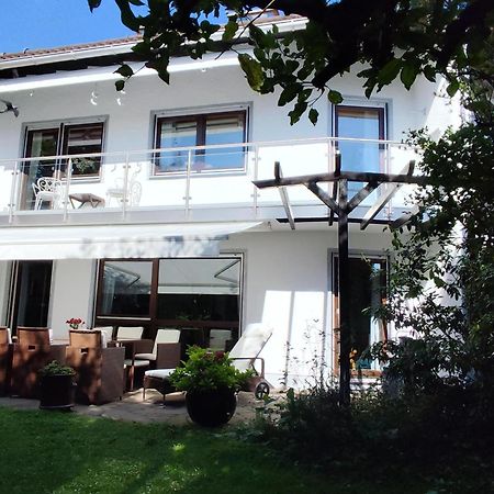 Elegant-Terraced-House-With-Bikes-Near-The-Lake-Children-At-Least-6-A-Old Starnberg Buitenkant foto