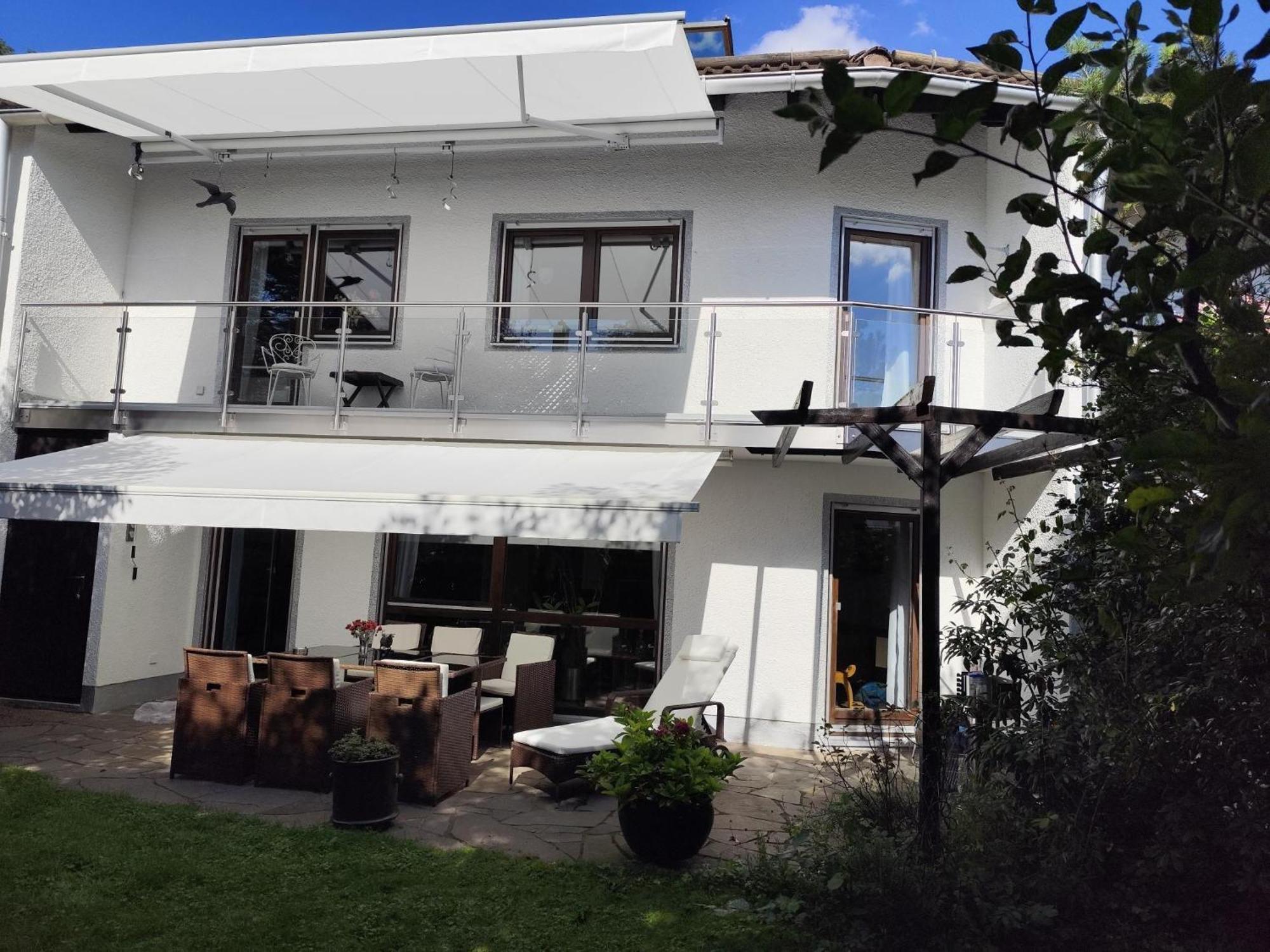 Elegant-Terraced-House-With-Bikes-Near-The-Lake-Children-At-Least-6-A-Old Starnberg Buitenkant foto