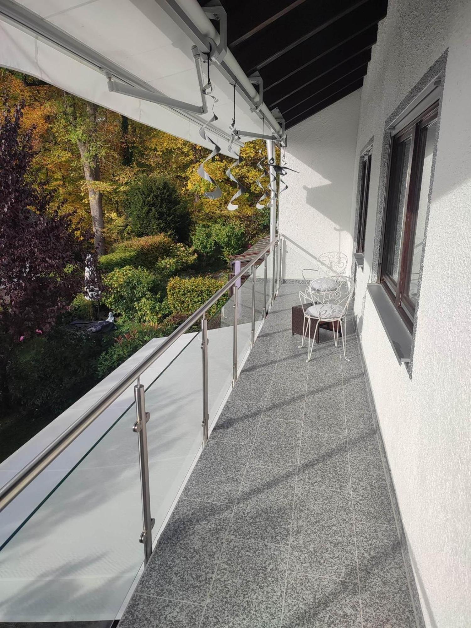 Elegant-Terraced-House-With-Bikes-Near-The-Lake-Children-At-Least-6-A-Old Starnberg Buitenkant foto