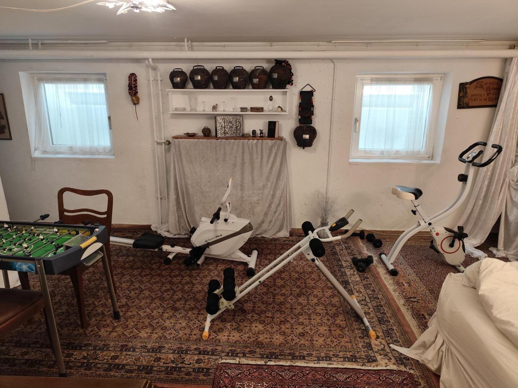 Elegant-Terraced-House-With-Bikes-Near-The-Lake-Children-At-Least-6-A-Old Starnberg Buitenkant foto